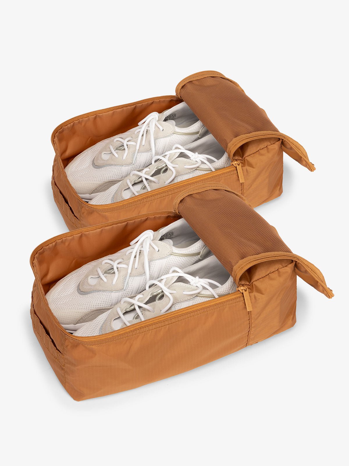 CALPAK Compakt shoe bag set with mesh pockets for travel in camel brown