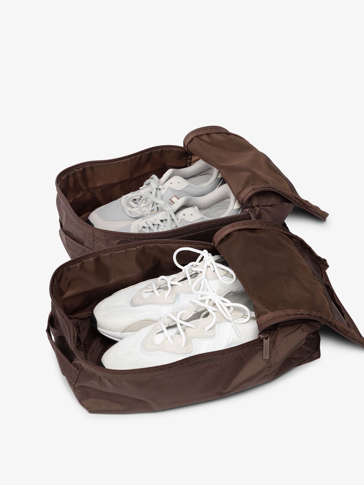 CALPAK Compakt shoe bag set with mesh pockets for travel in brown