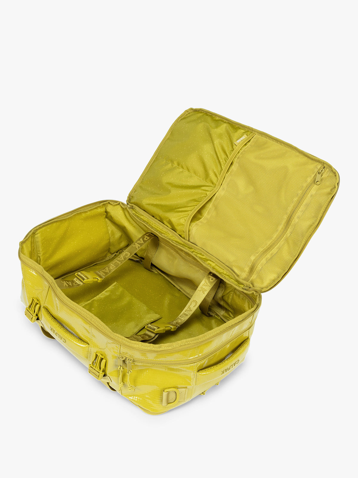 Terra 26L Laptop Duffel Backpack in Wasabi | CALPAK