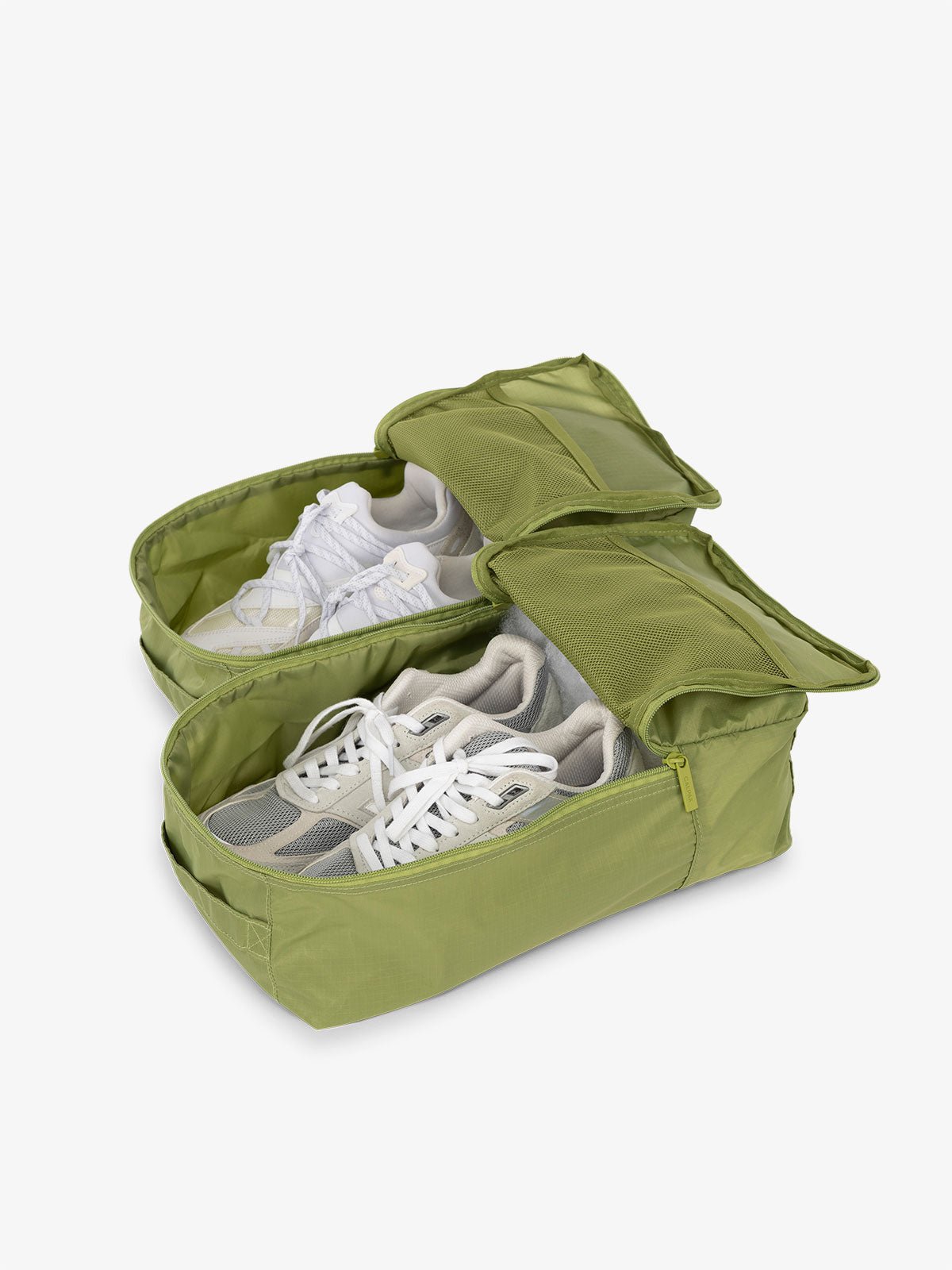 CALPAK Compakt shoe bag set with mesh pockets for travel in green palm
