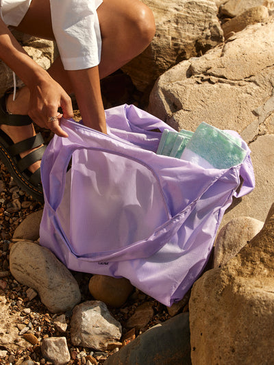 CALPAK Compakt tote bag in orchid fields; KTB2001-ORCHID-FIELDS view 2