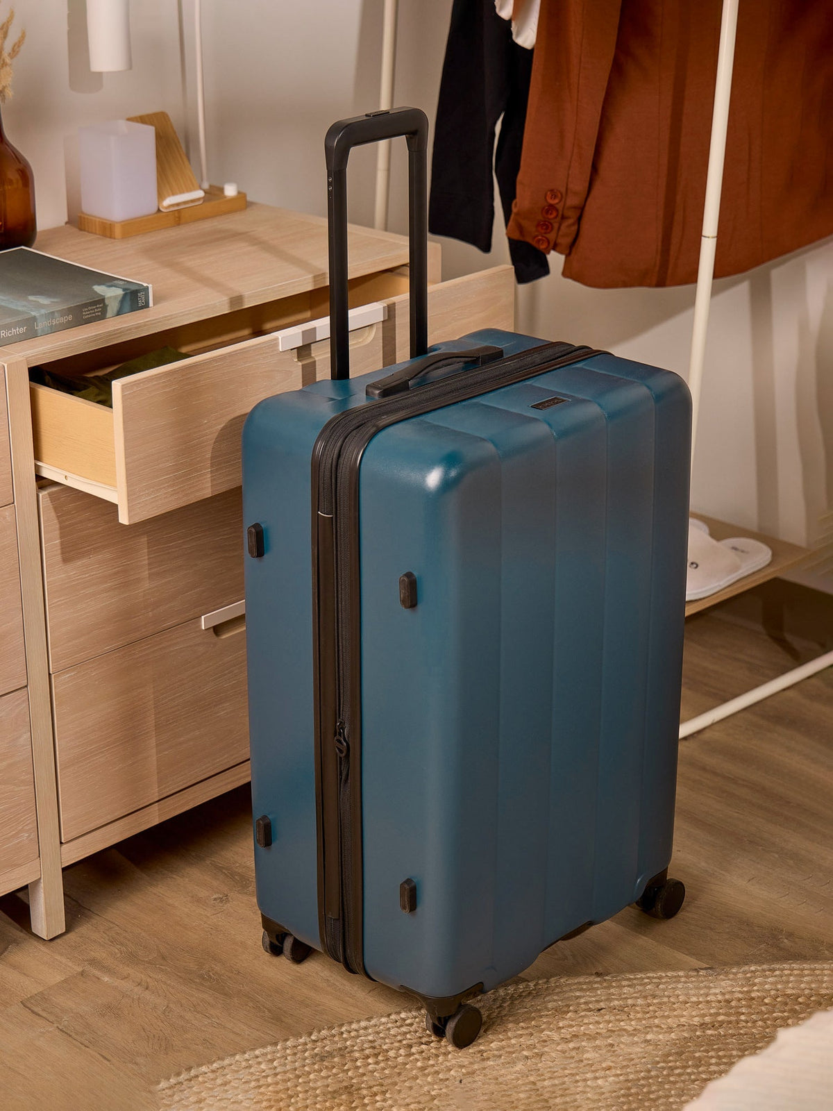 CALPAK Evry Large Luggage in blue; LCO1028-PACIFIC