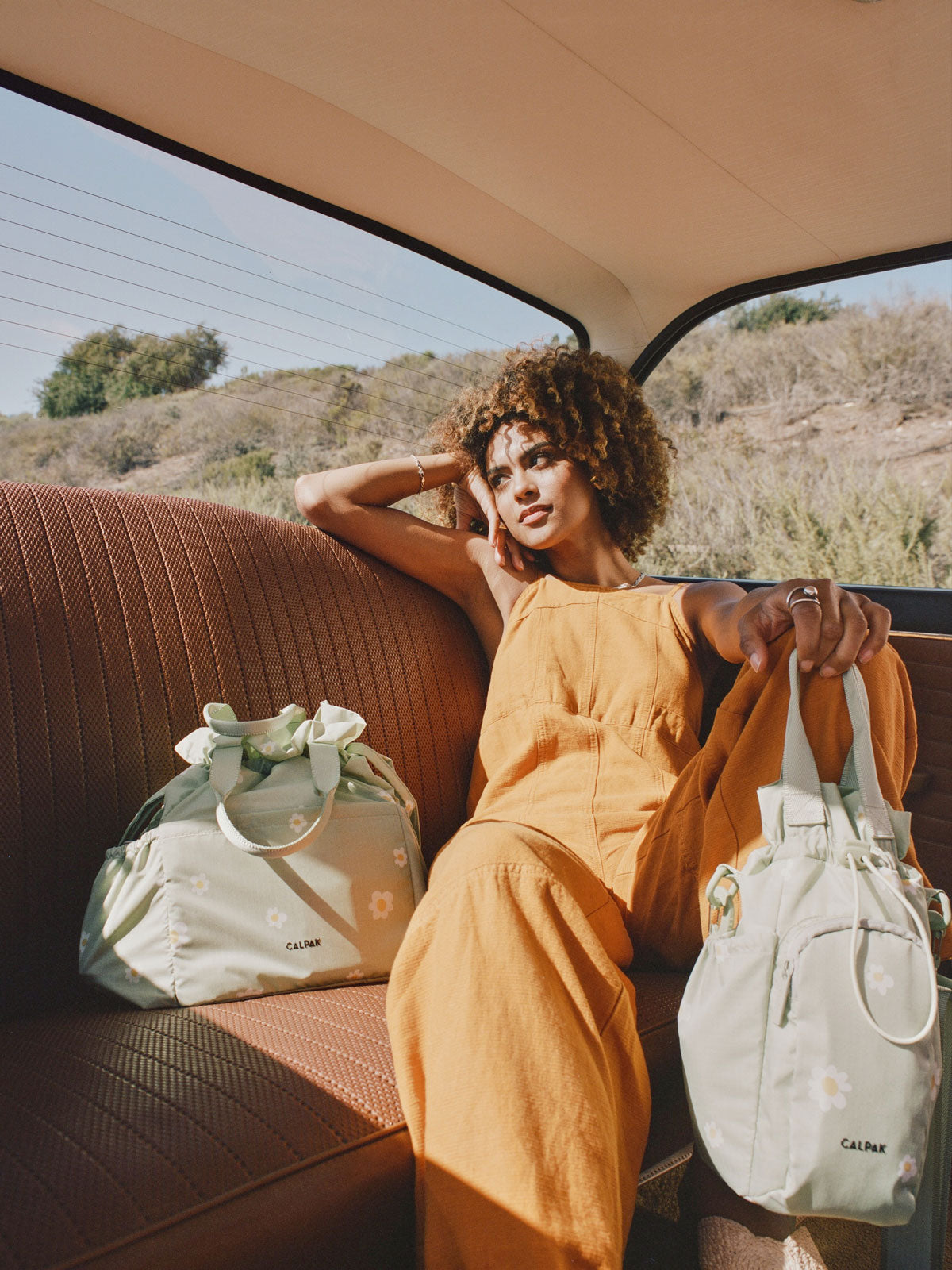 CALPAK green lunch bag for women; ALB2001-DAISY