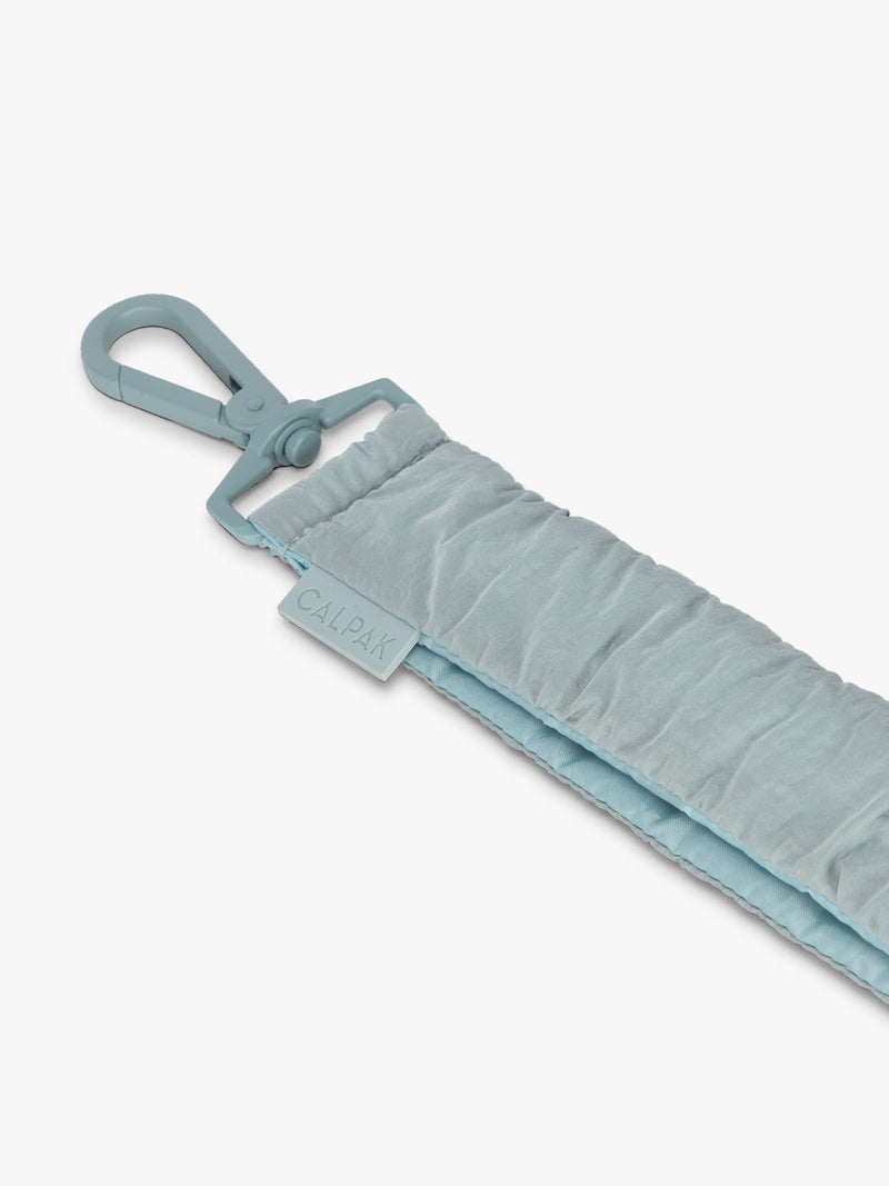 CALPAK Stroller Straps (Set of 2) in light blue Bluebell zoom on clip