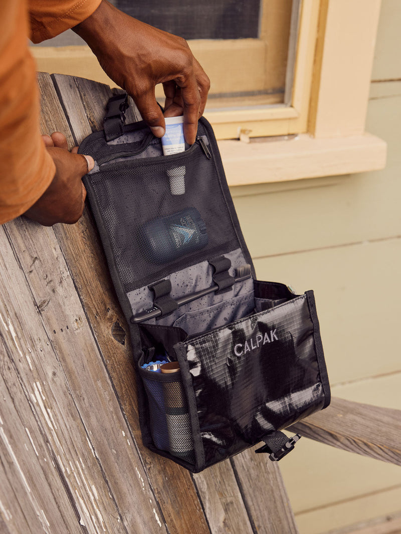 Terra Hanging Toiletry Bag in Obsidian