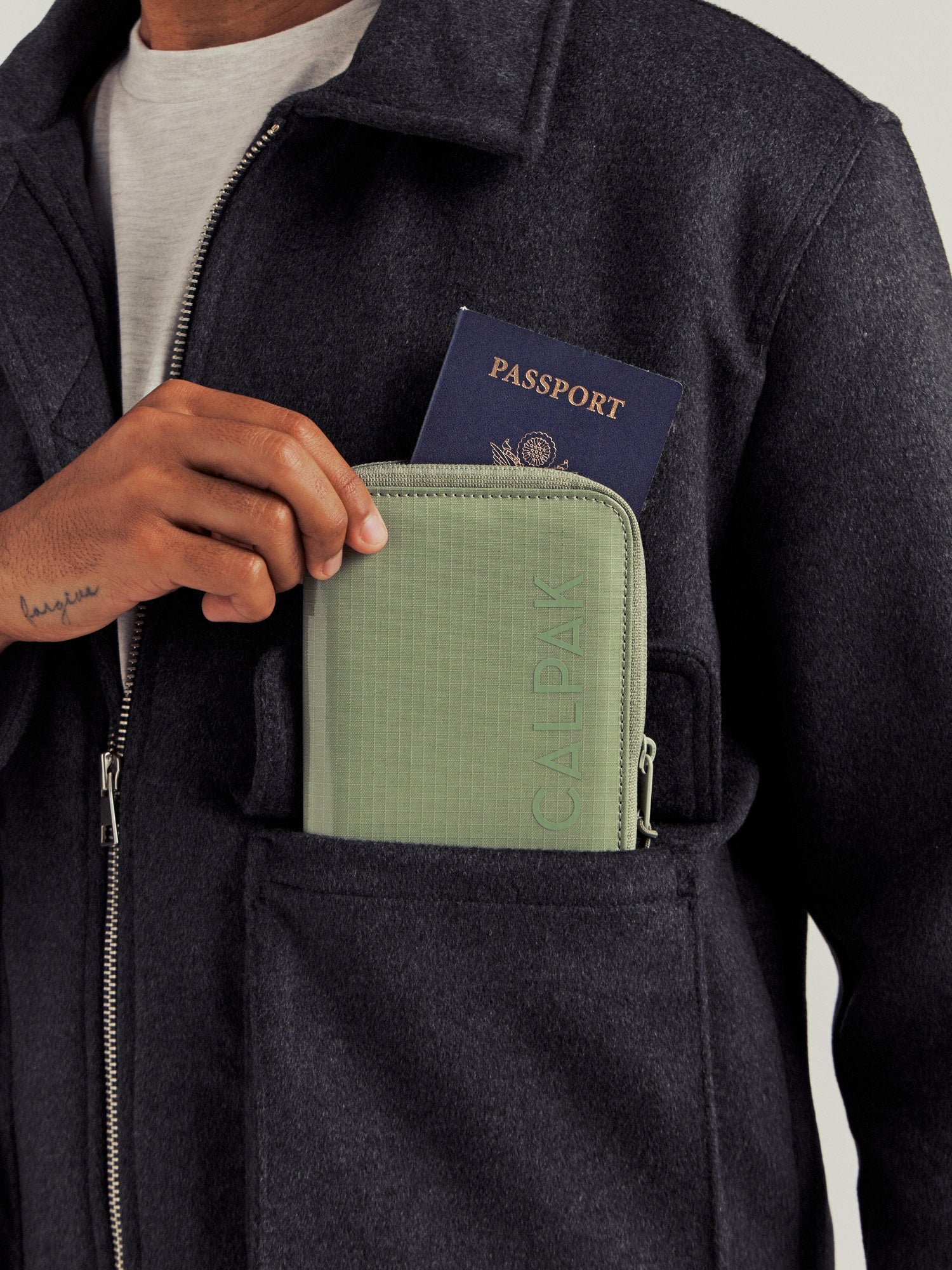 Terra Zip Passport Wallet in Juniper | CALPAK