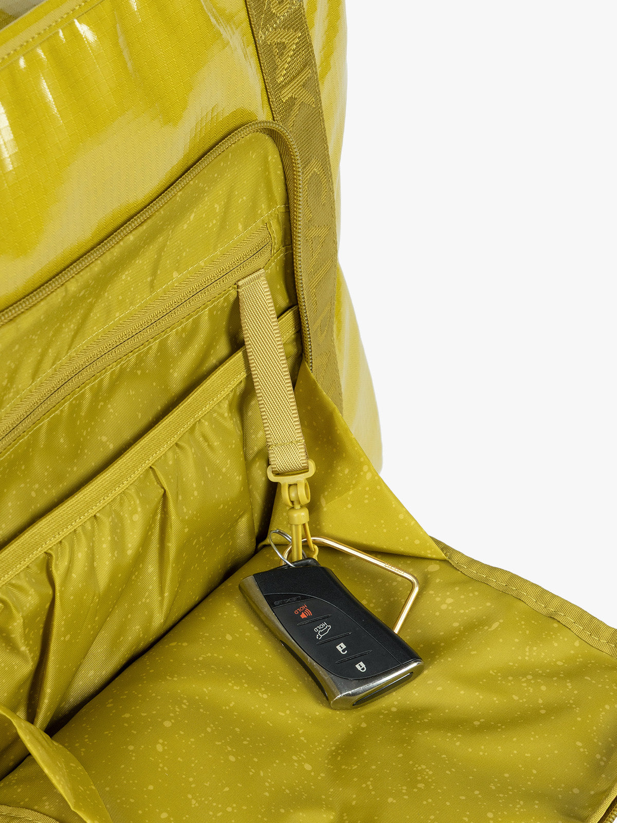 Terra 35L Water Resistant Zip Tote Bag in Wasabi | CALPAK