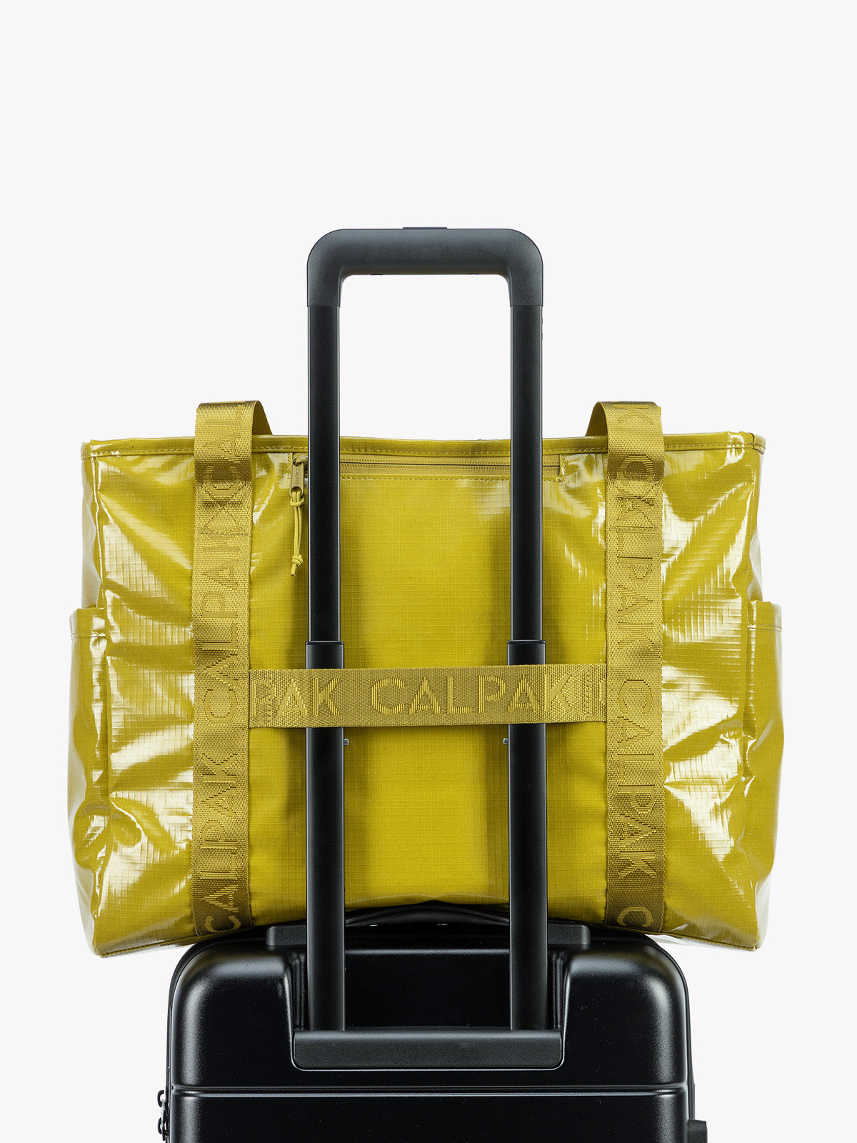 Terra 35L Water Resistant Zip Tote Bag in Wasabi | CALPAK