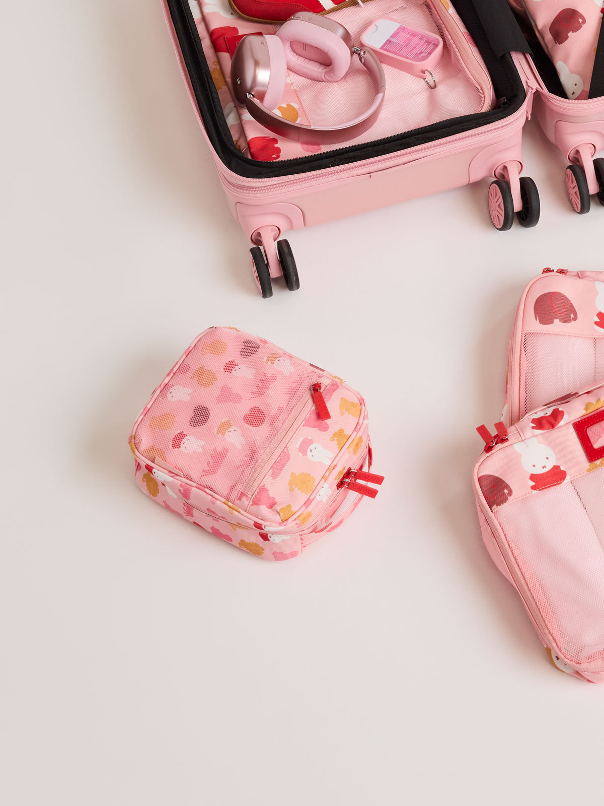 ⭐ミッフィー【ピンク】COMBOプレミアム パック⭐日本未発売 Miffy Compakt Zip Pouch Set in Miffy Pink Zoo Trip | CALPAK