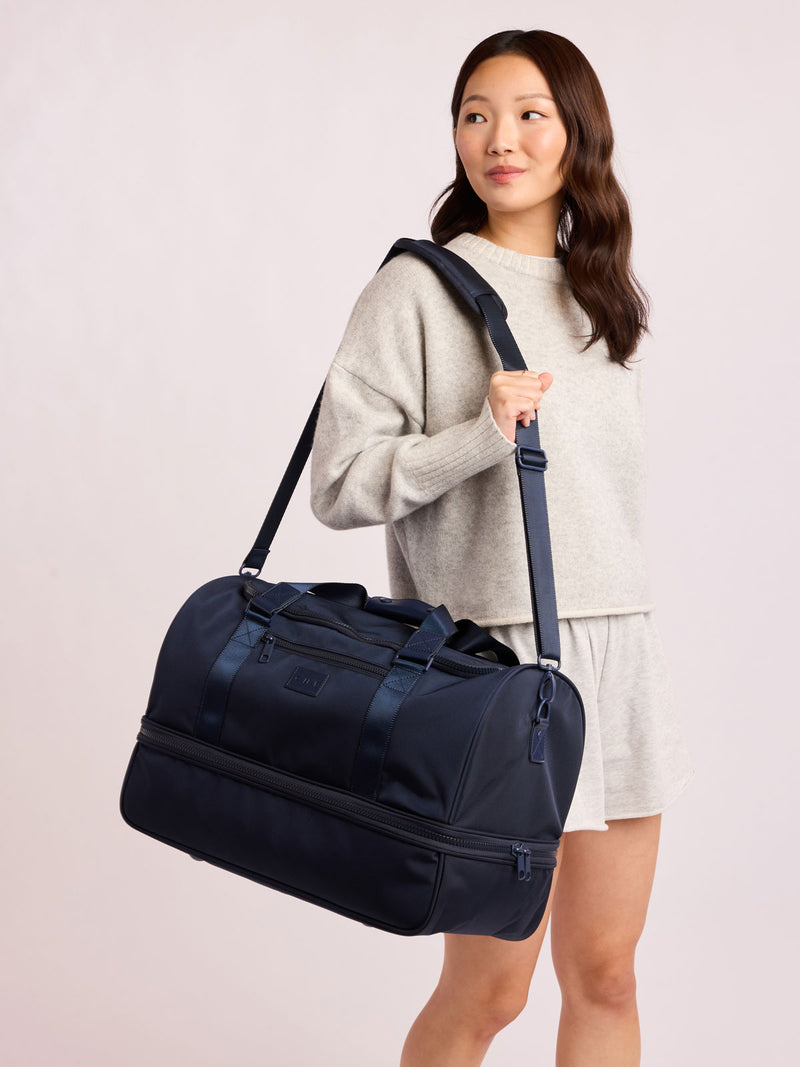 Stevyn Duffel Bag with Shoe Compartment in Navy