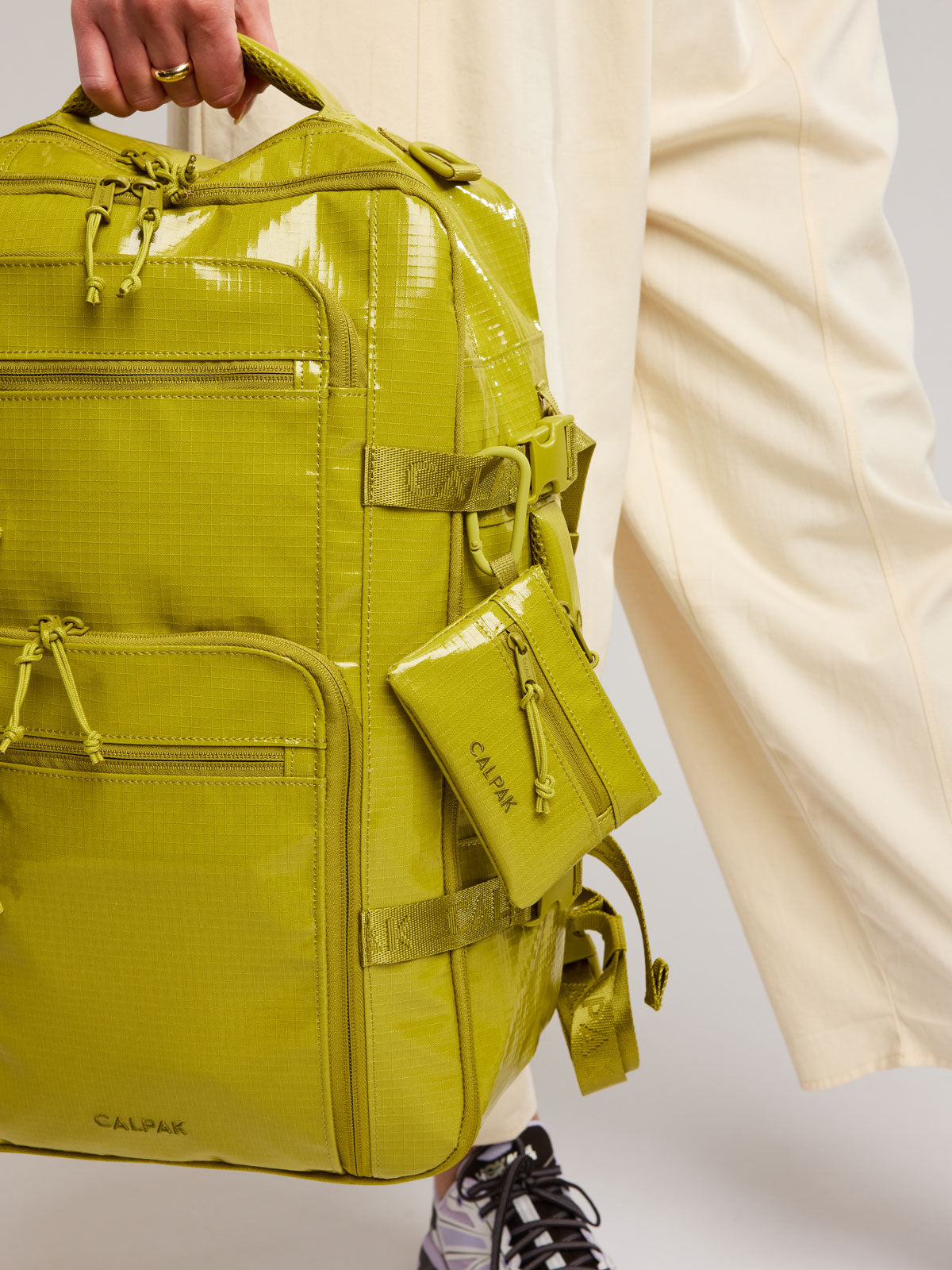 Terra 26L Laptop Duffel Backpack in Kale | CALPAK