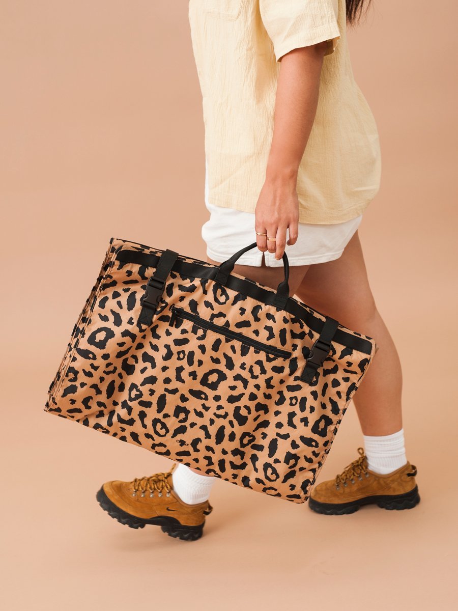 small garment bag for carry on with handle