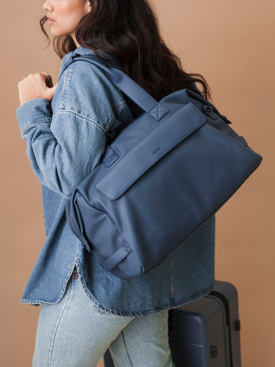 women with blue atlantic CALPAK hue duffel bag