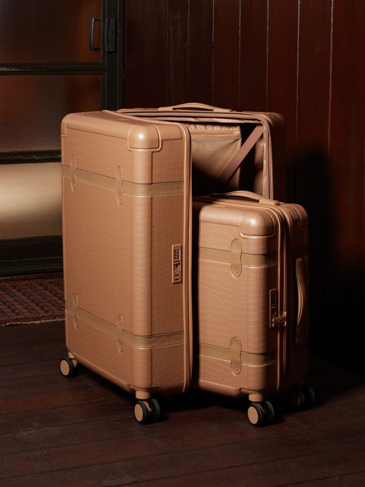 set of 2 hardside beige almond Trnk vintage style luggage set